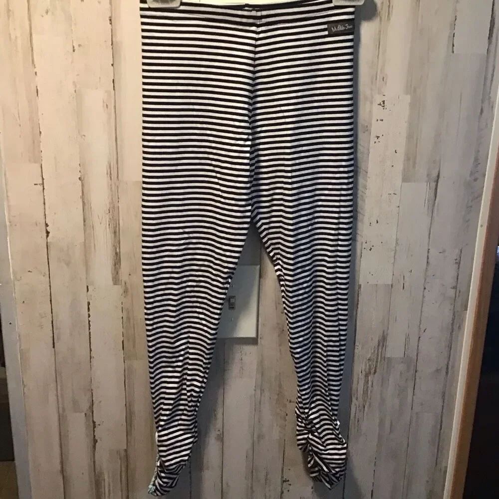 Leggings. By Matilda, Jane and Joanna Gaines buttons at the cuff, size 14